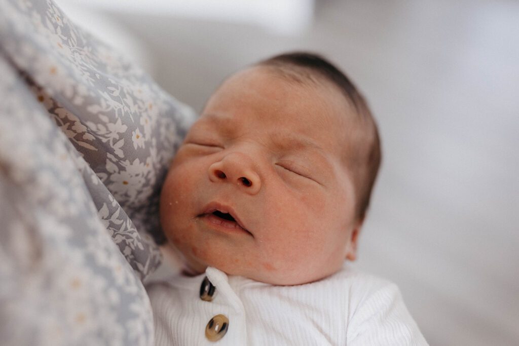 newborn photos of baby in home