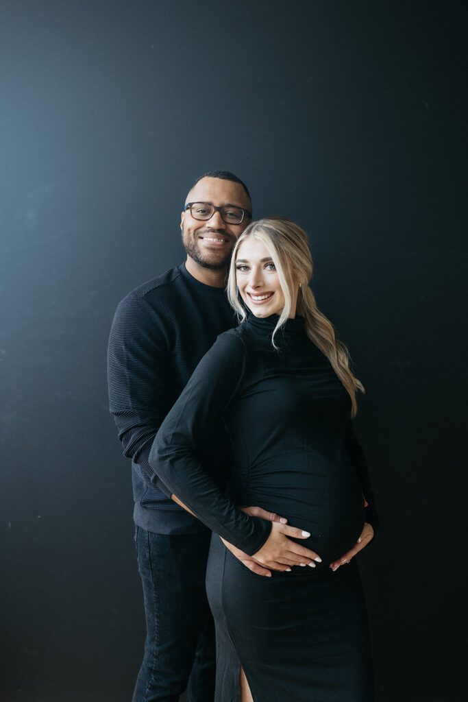 maternity session poses indoors