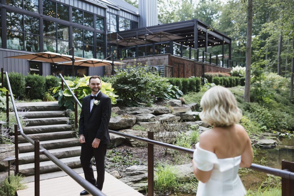 first look at summer wedding in ohio 