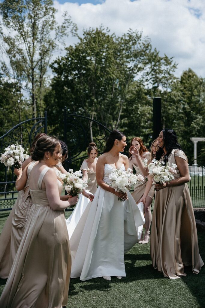 wedding photos of bridal party