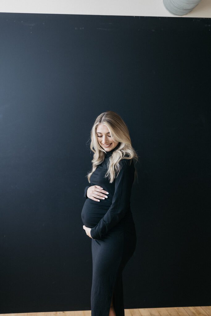 Cleveland maternity photos in studio