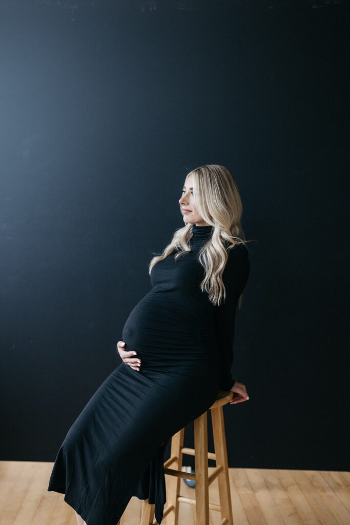 simple maternity photoshoot