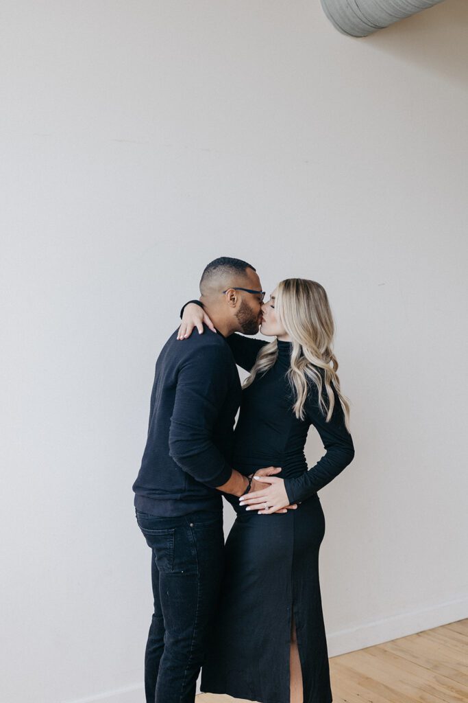 intimate maternity photos