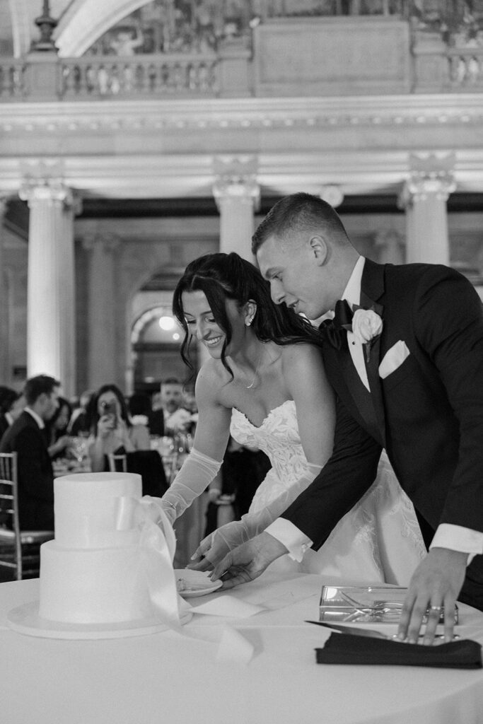 old courthouse cleveland wedding cake cutting